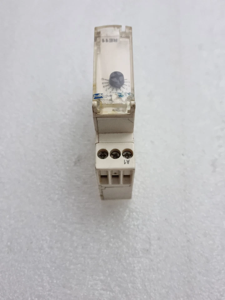 Schneider Telemecanique RE11LAMW Time Relay 0.1s-100h RE11LAMW